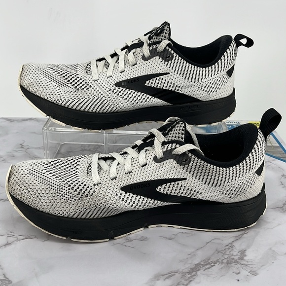 BROOKS REVEL 5 Running Shoes 9.5 Black White Comfy Active Casual Walking - Picture 2 of 8